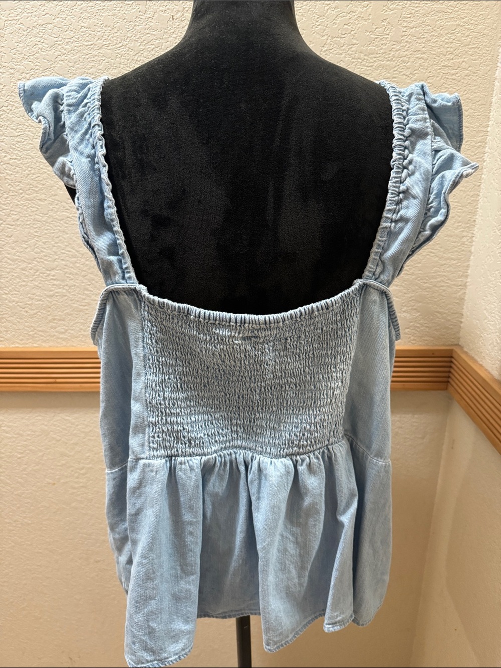 Old Navy Size 3X Light Wash Ruffled Smocked Tank Top!! - Picture 5 of 6